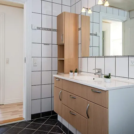 Apartment 4 Person In *